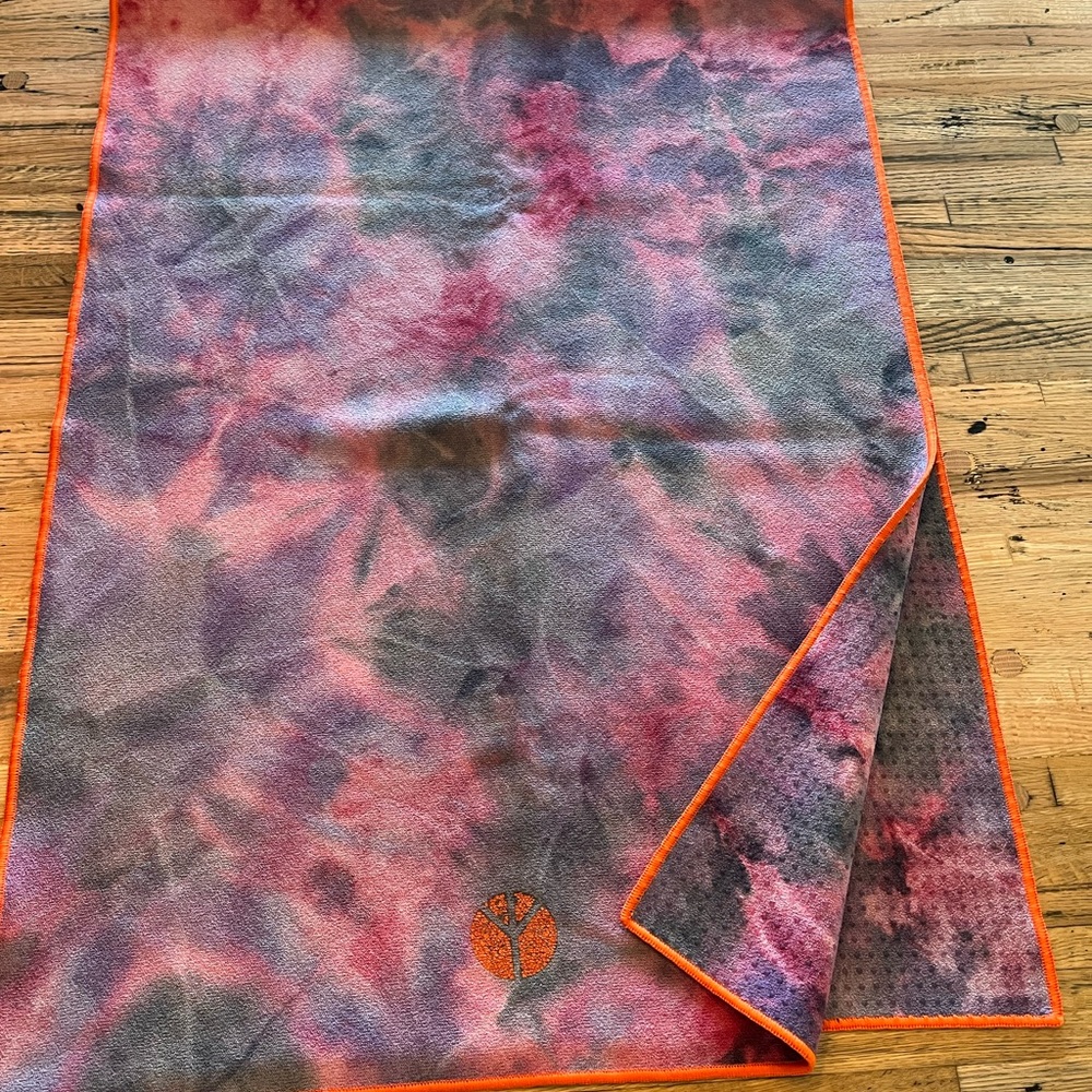 Yogitoes hot yoga towel